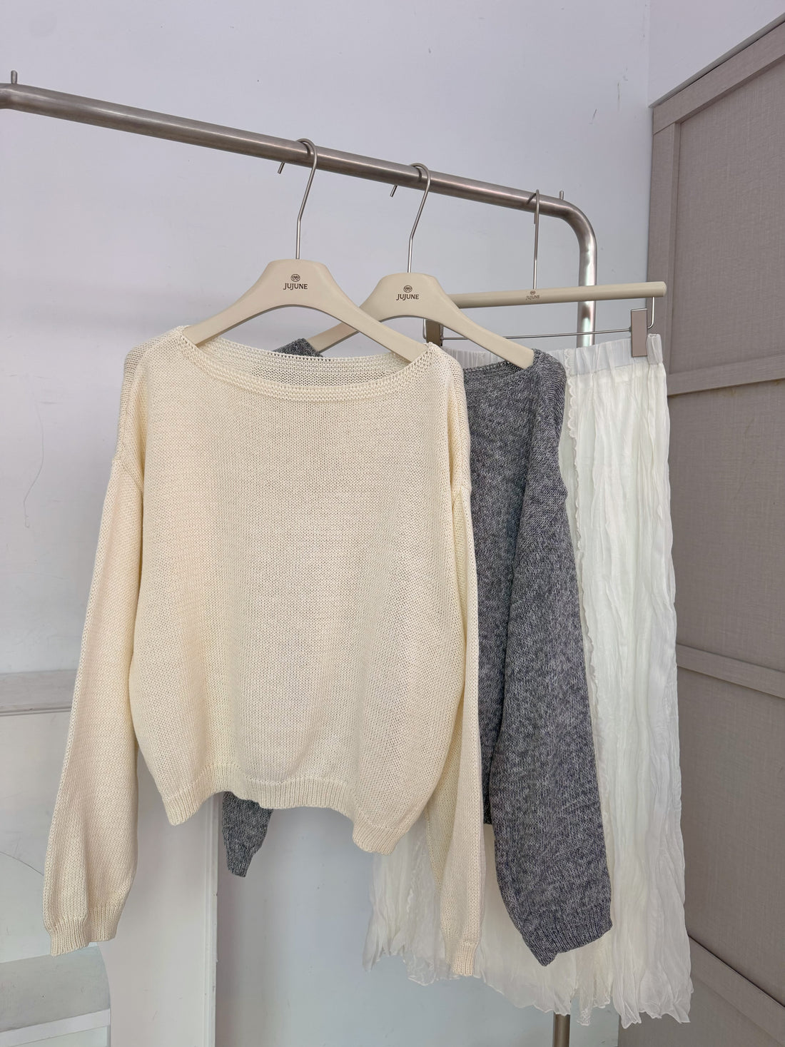 寬領口質感針織衫