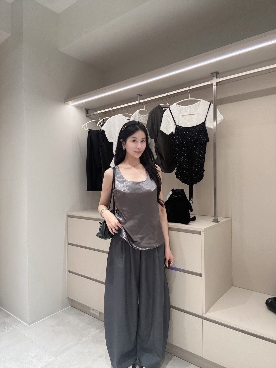 美背睫毛蕾絲緞面背心