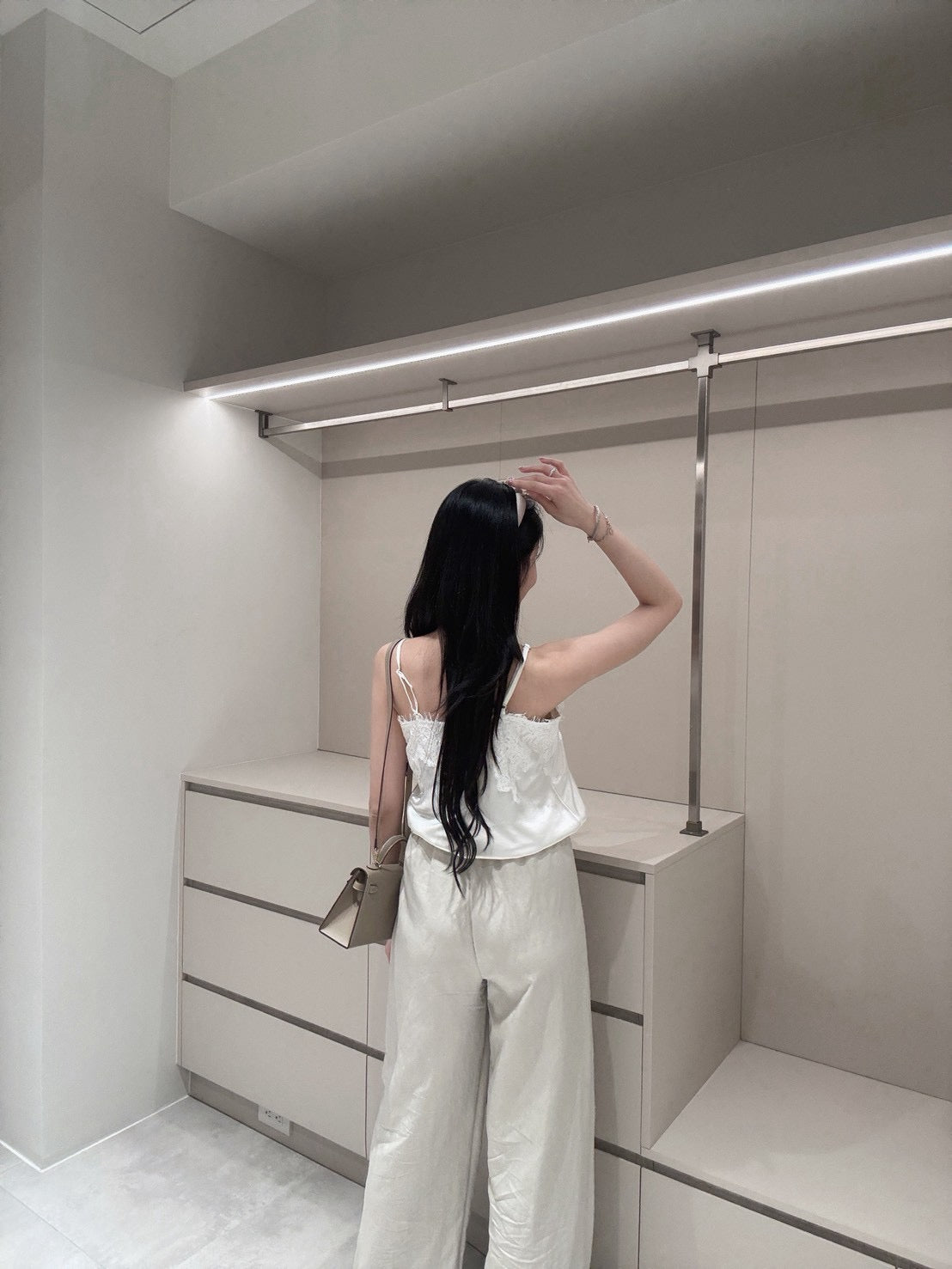 睫毛蕾絲緞面背心