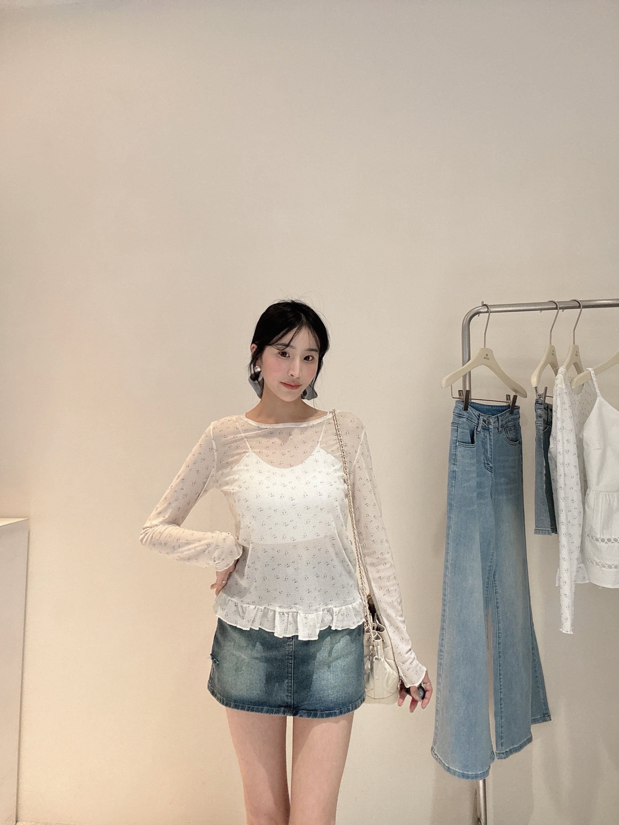 荷葉邊小花透膚衫