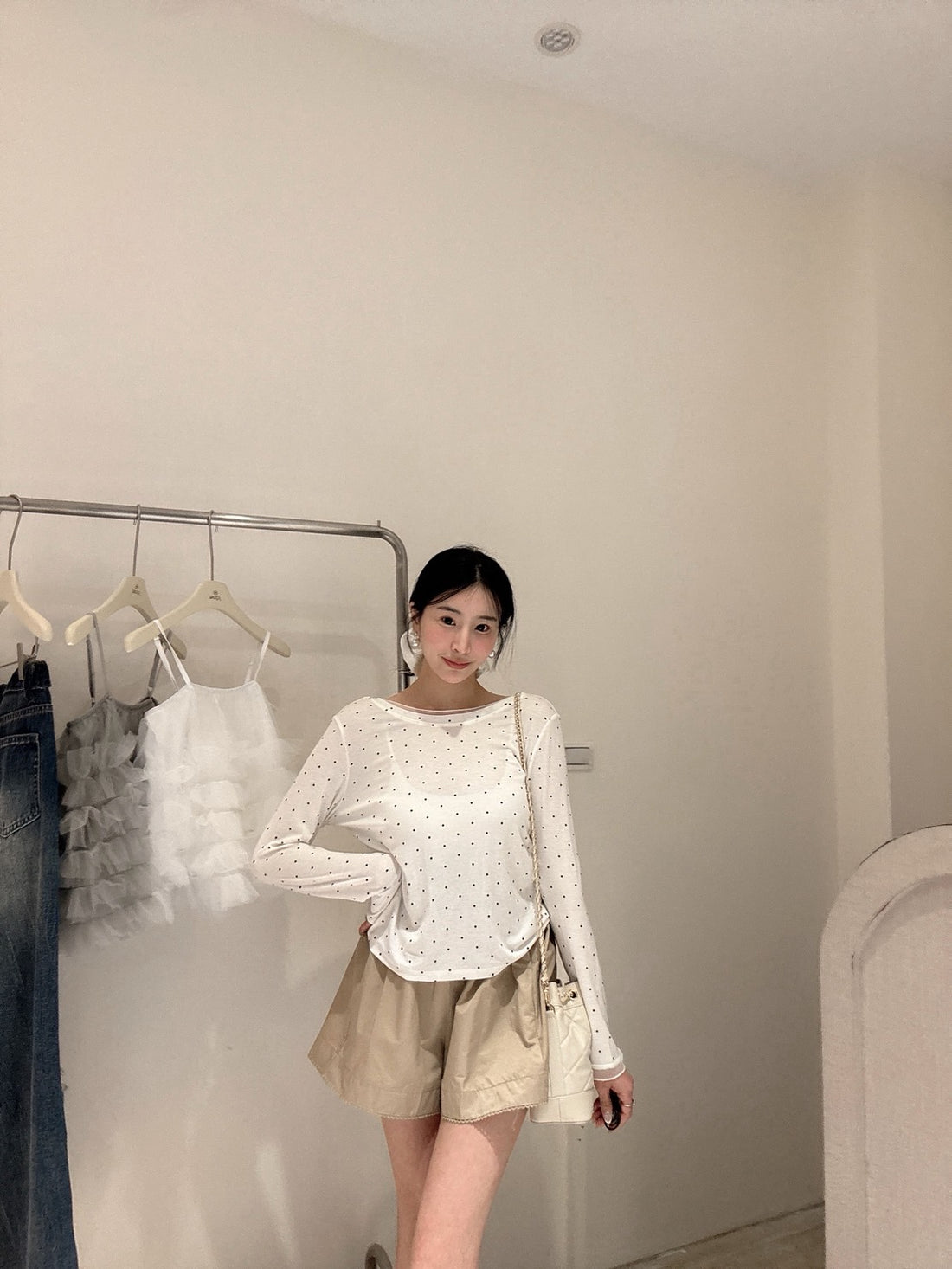 花邊褲腳光澤短褲