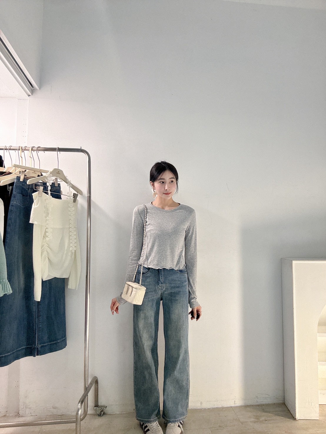 下捲邊圓領上衣