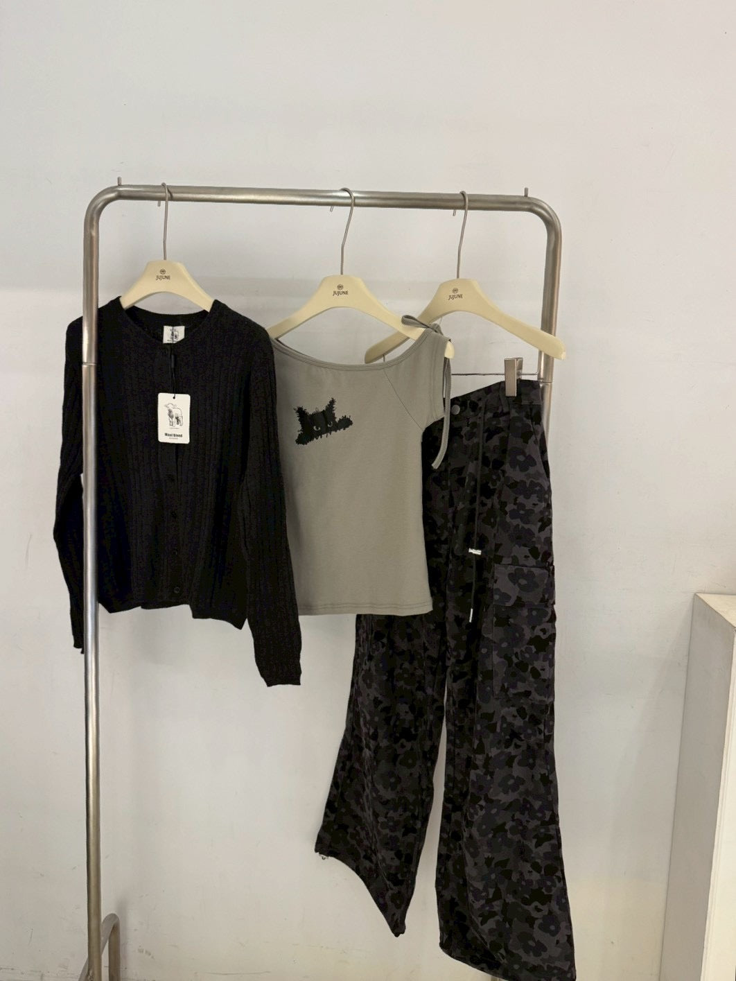 小黑貓🐈‍⬛斜肩彈力上衣