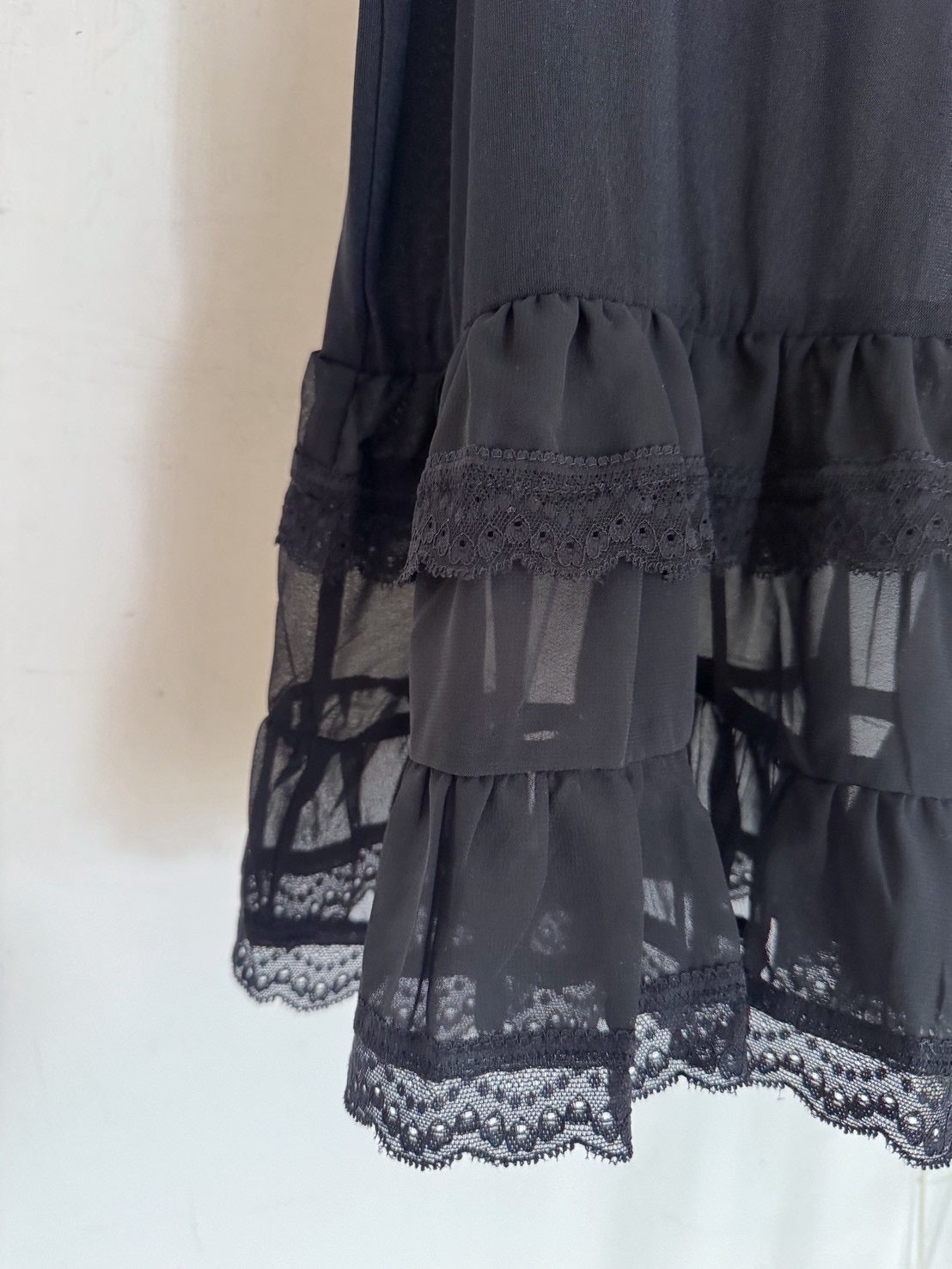 透膚網紗緹花背心