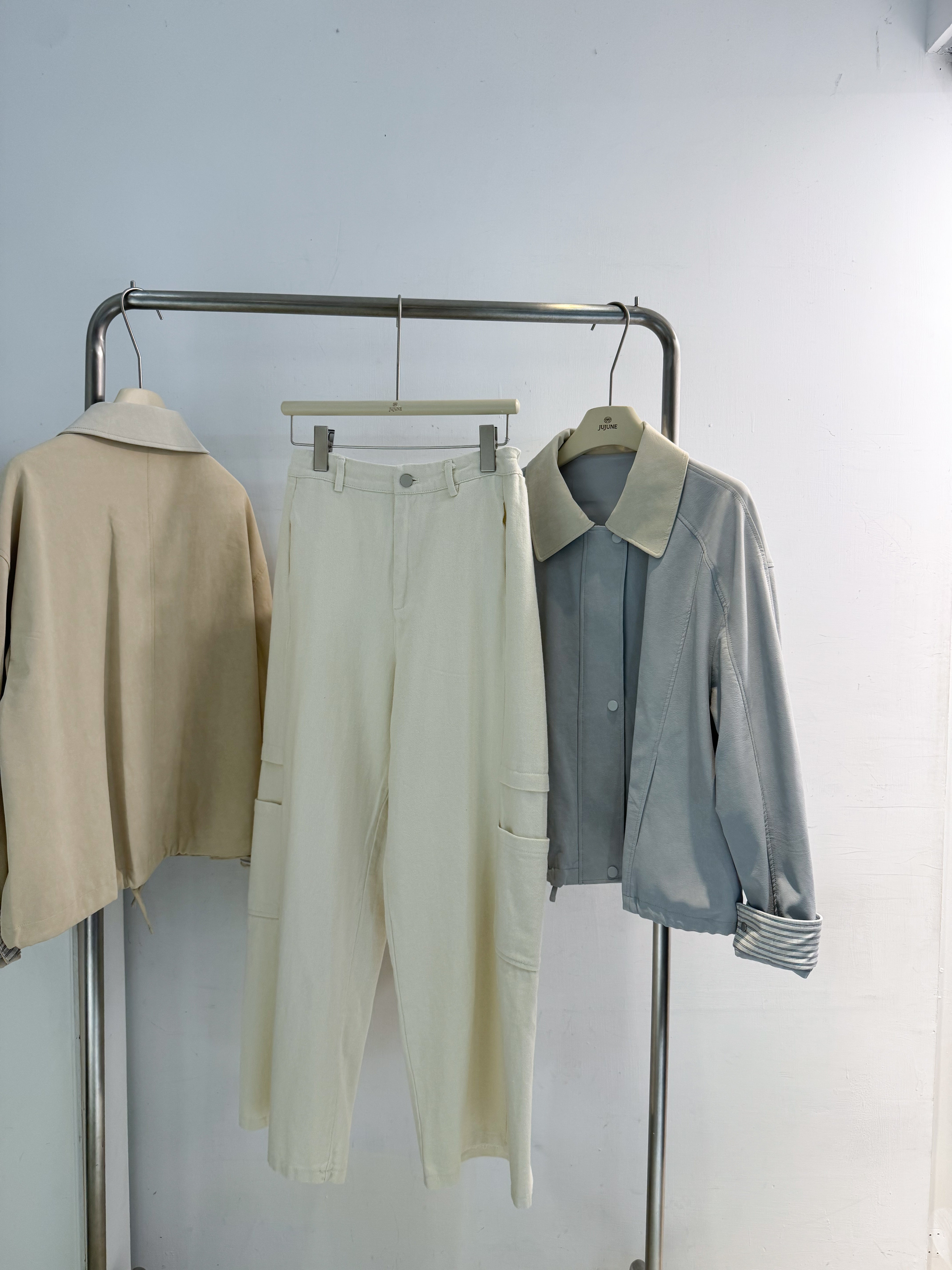 奶油白口袋直筒褲