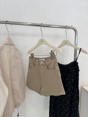 卡其色彈力短褲