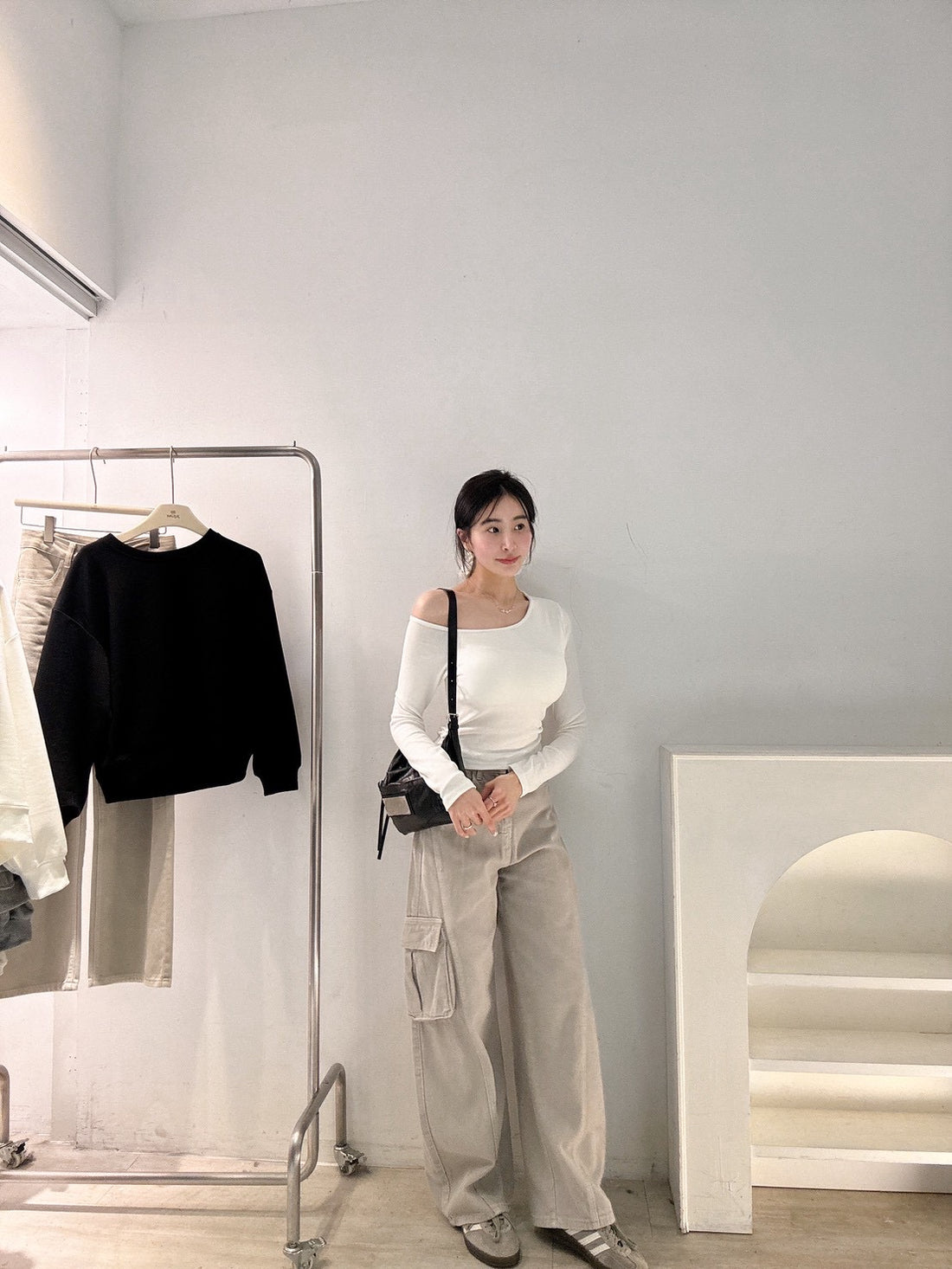 彈力杯墊斜肩上衣