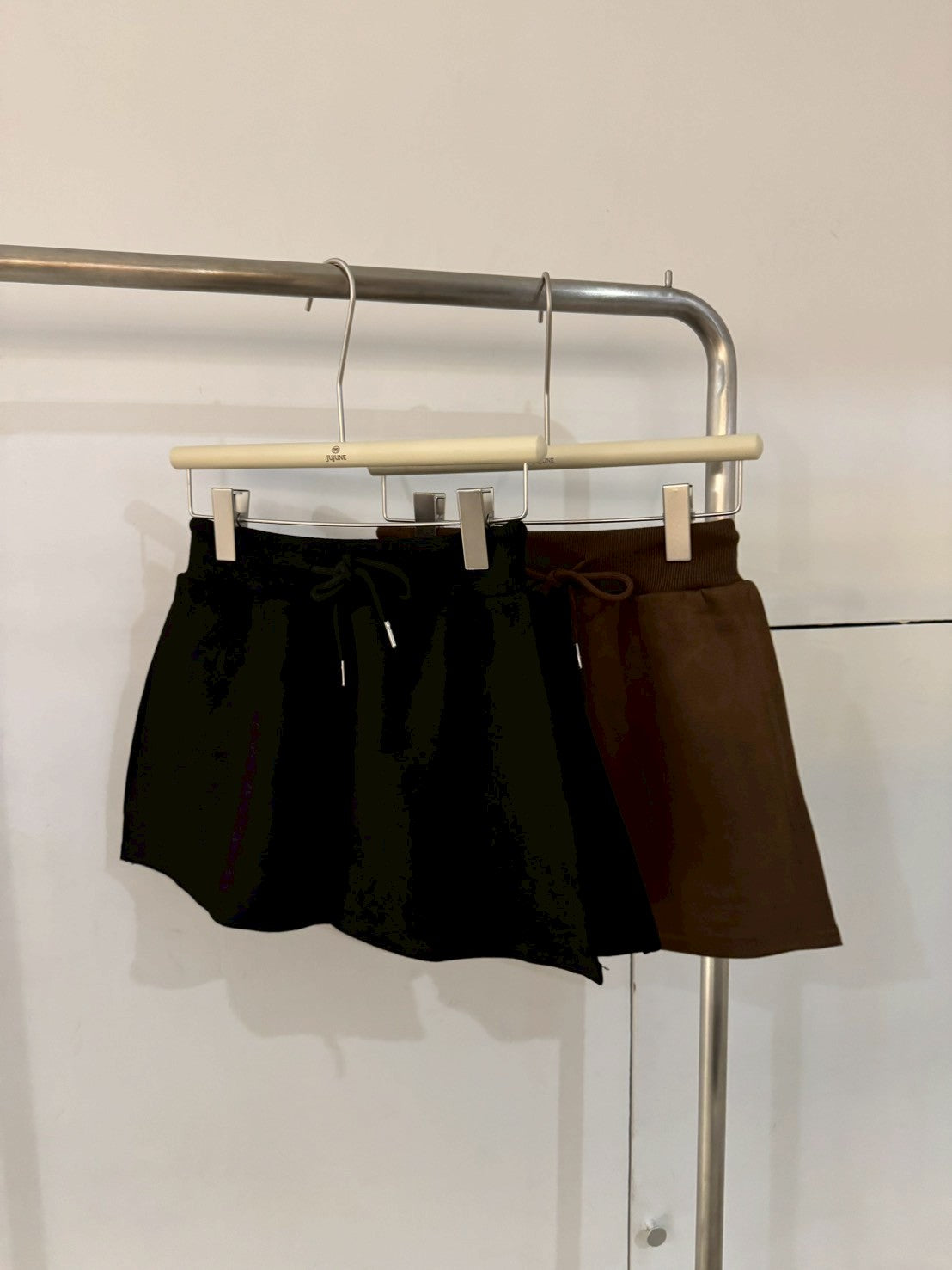 剪片造型麂皮褲裙