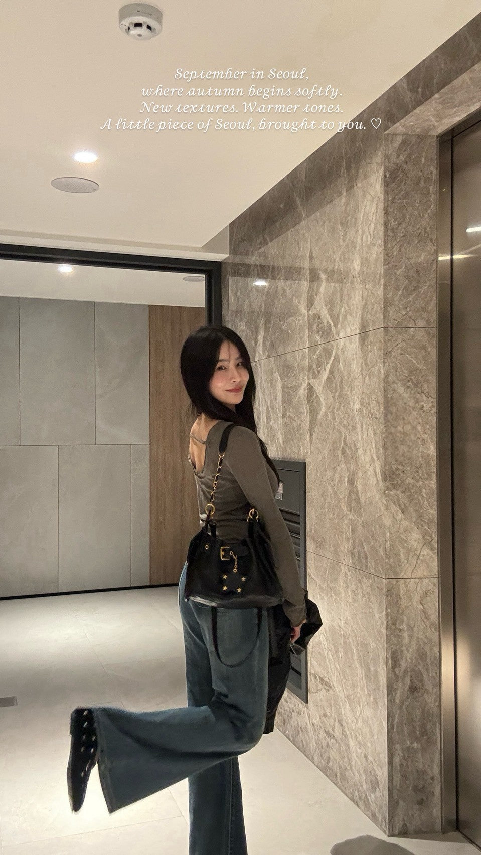 小露背捲邊上衣