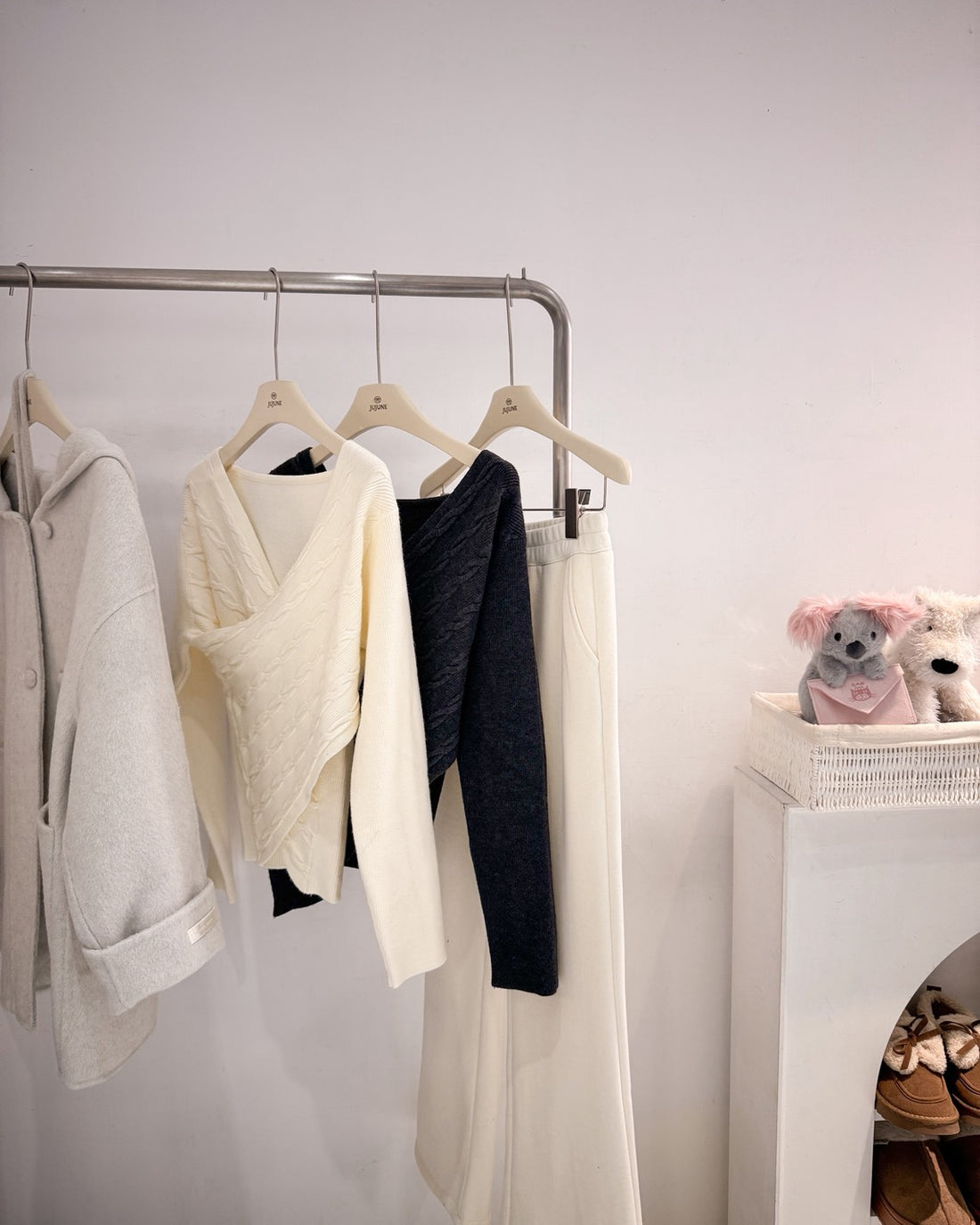 交叉領麻花針織衫