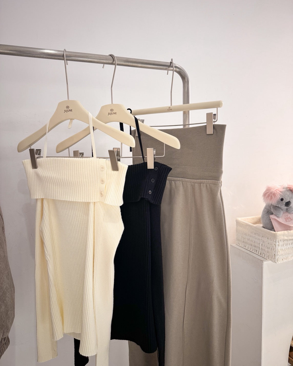 平肩繞脖針織衫