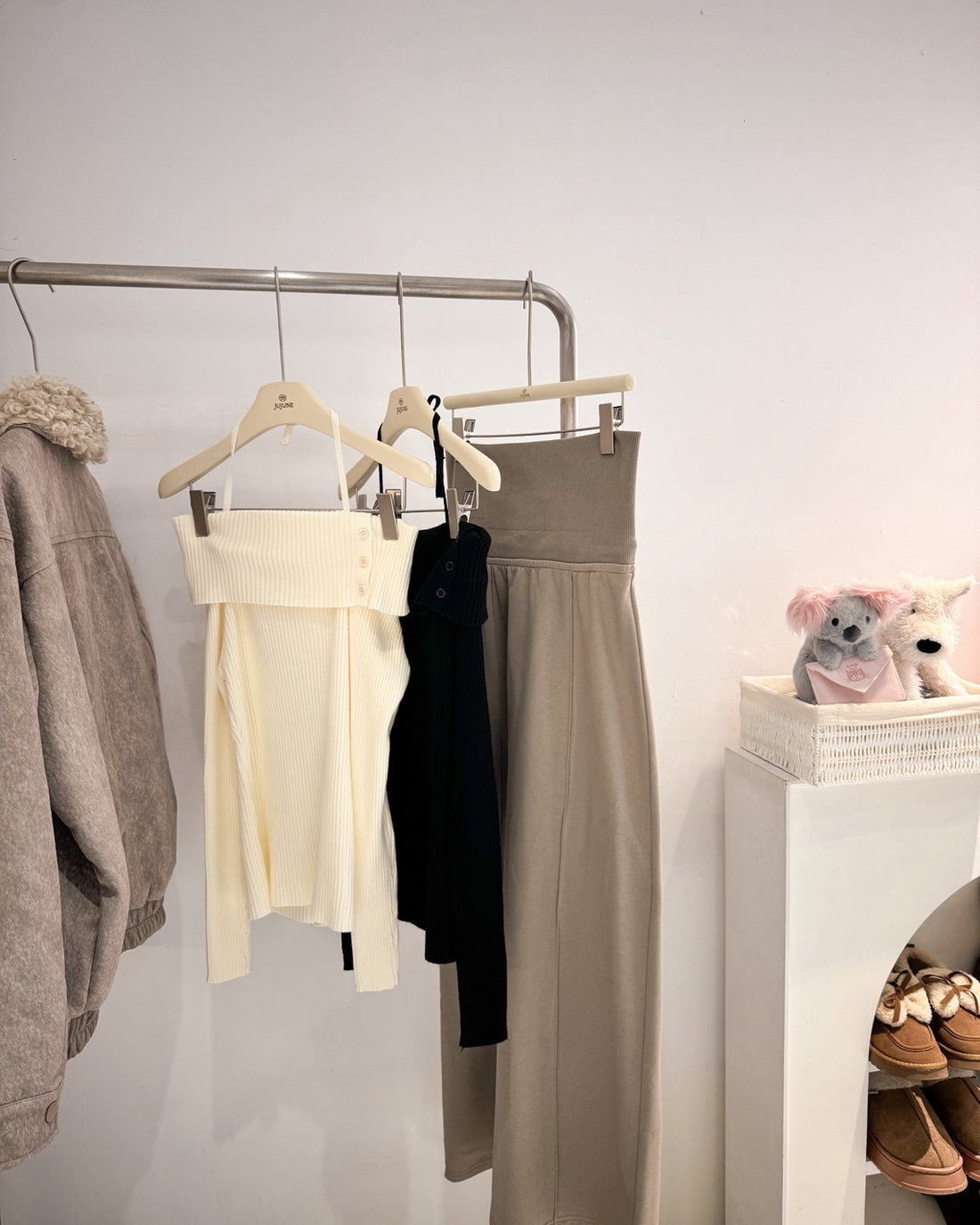 平肩繞脖針織衫