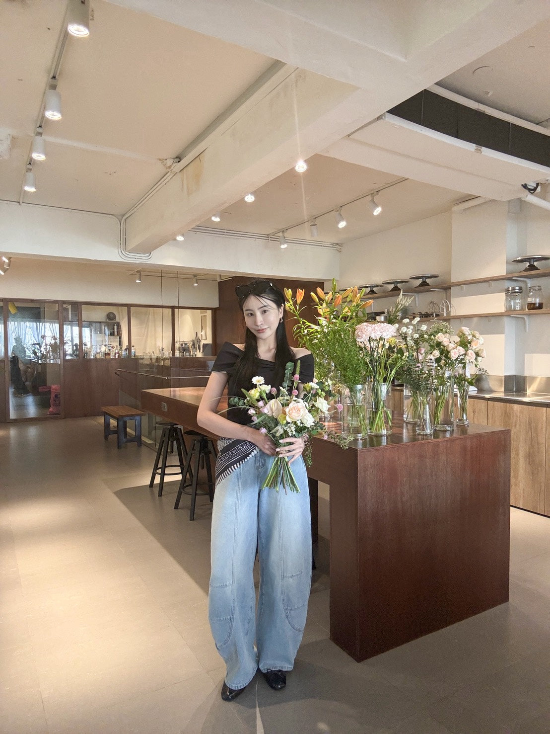 設計款附絲巾涼感彎刀褲