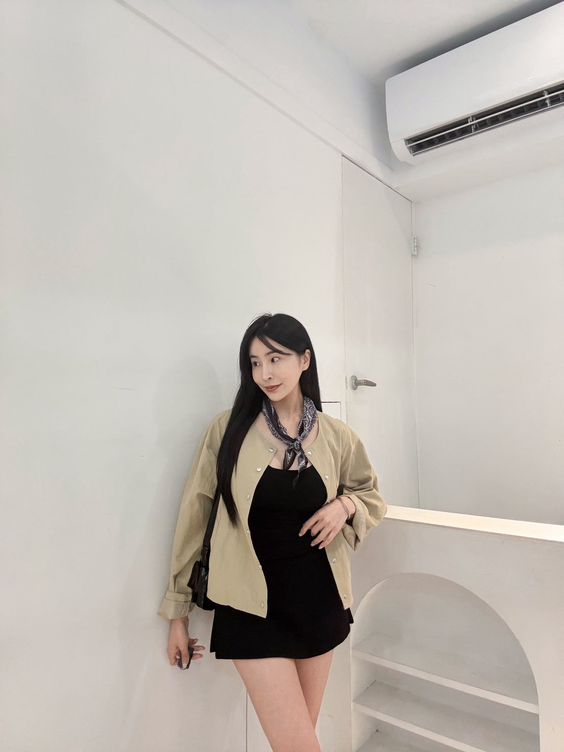 設計款輕薄絲巾風衣外套