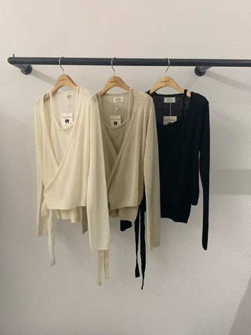 A11.假兩件綁帶造型上衣