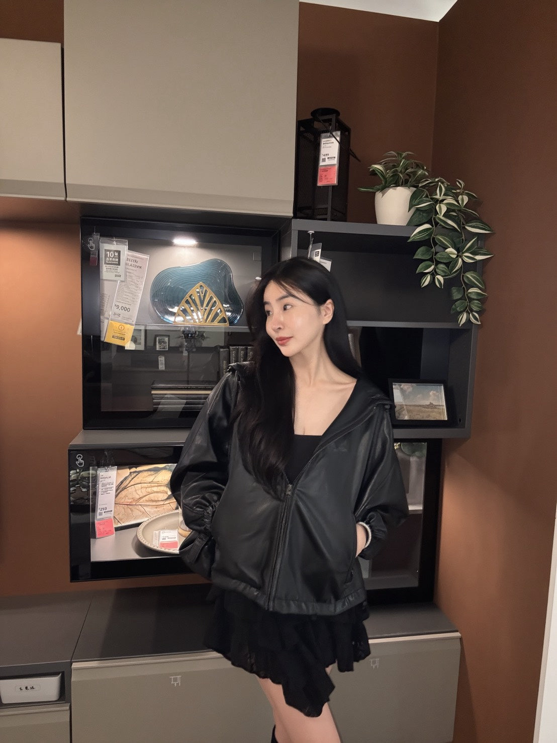 超輕巧皮質連帽外套