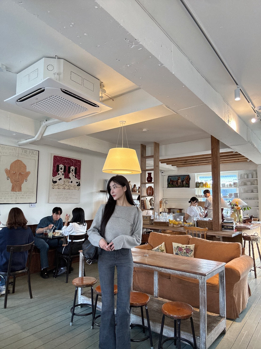 雙口袋提臀喇叭褲