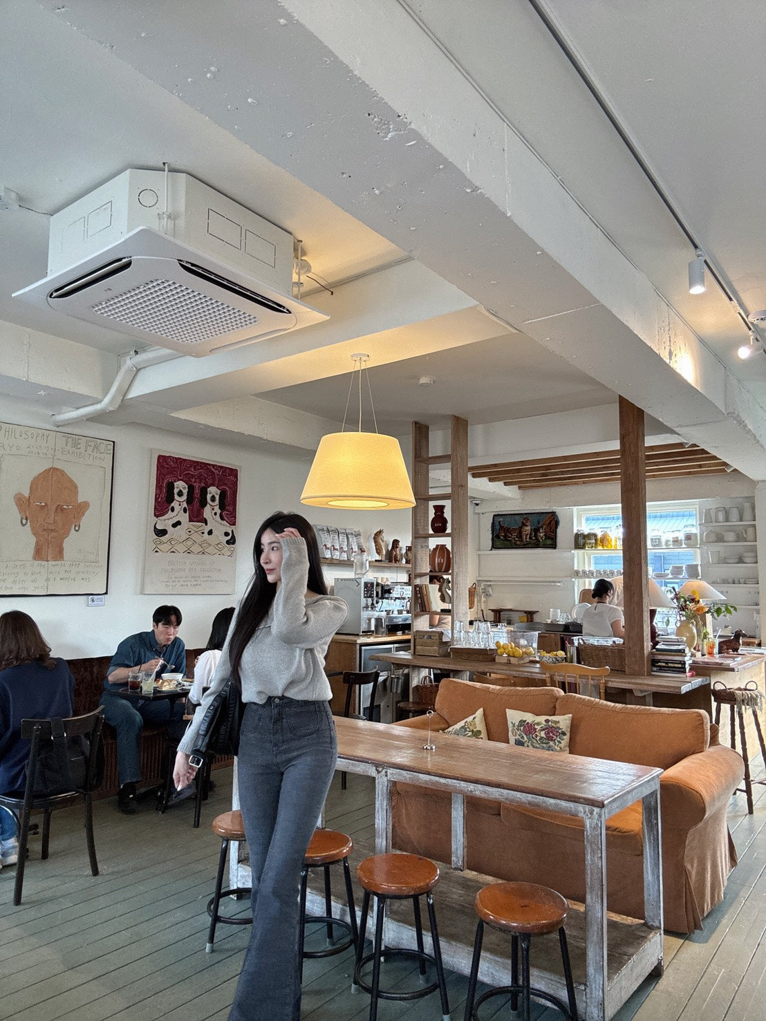 雙口袋提臀喇叭褲