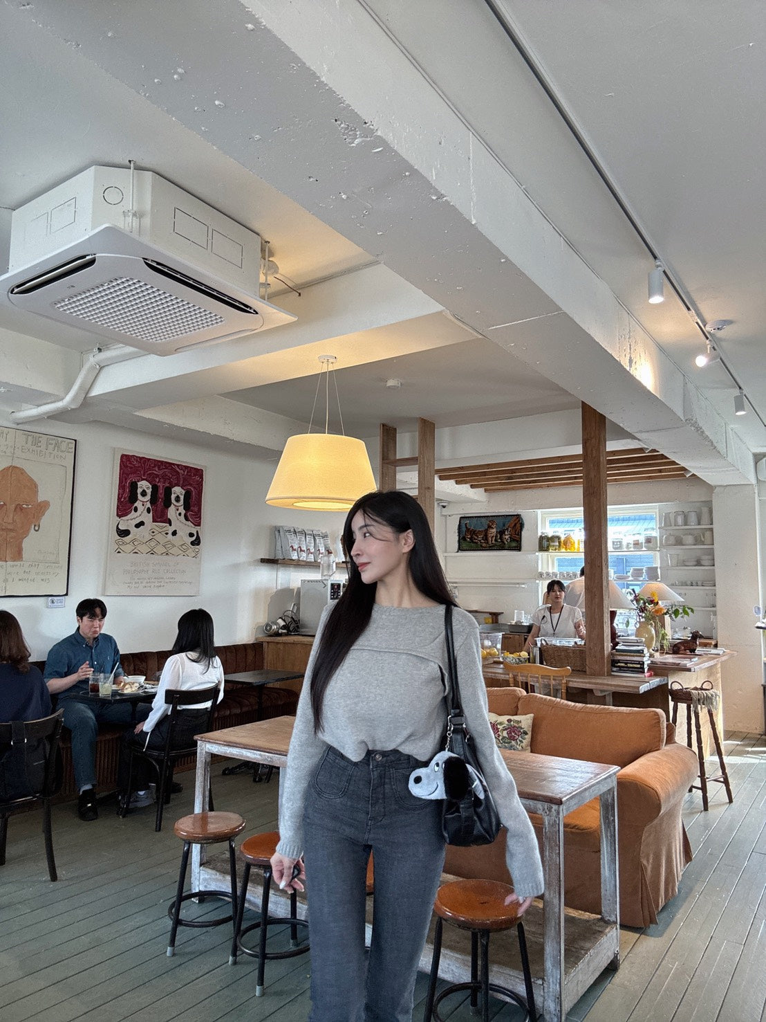 雙口袋提臀喇叭褲