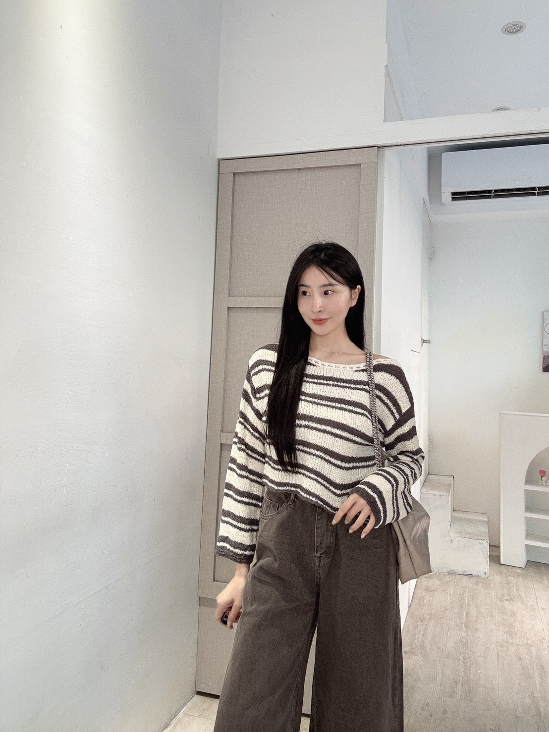 寬領口條紋捲捲針織