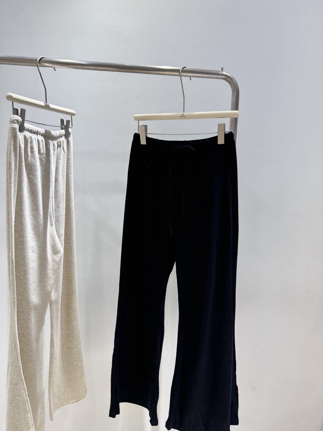 柔軟羊絨喇叭褲