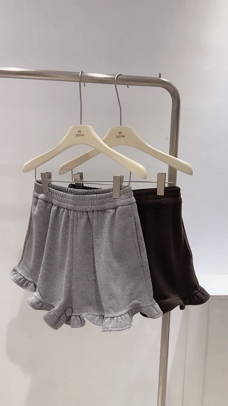 荷葉邊刷絨短褲