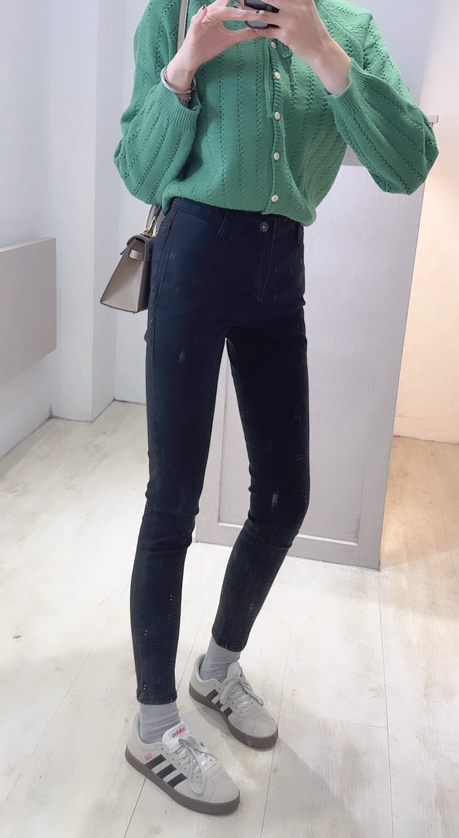 收馬鞍提臀彈力小黑褲