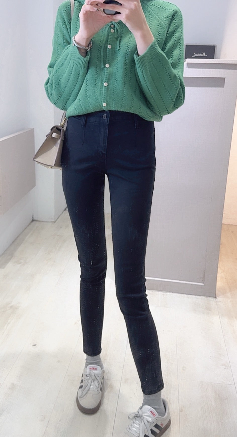 收馬鞍提臀彈力小黑褲