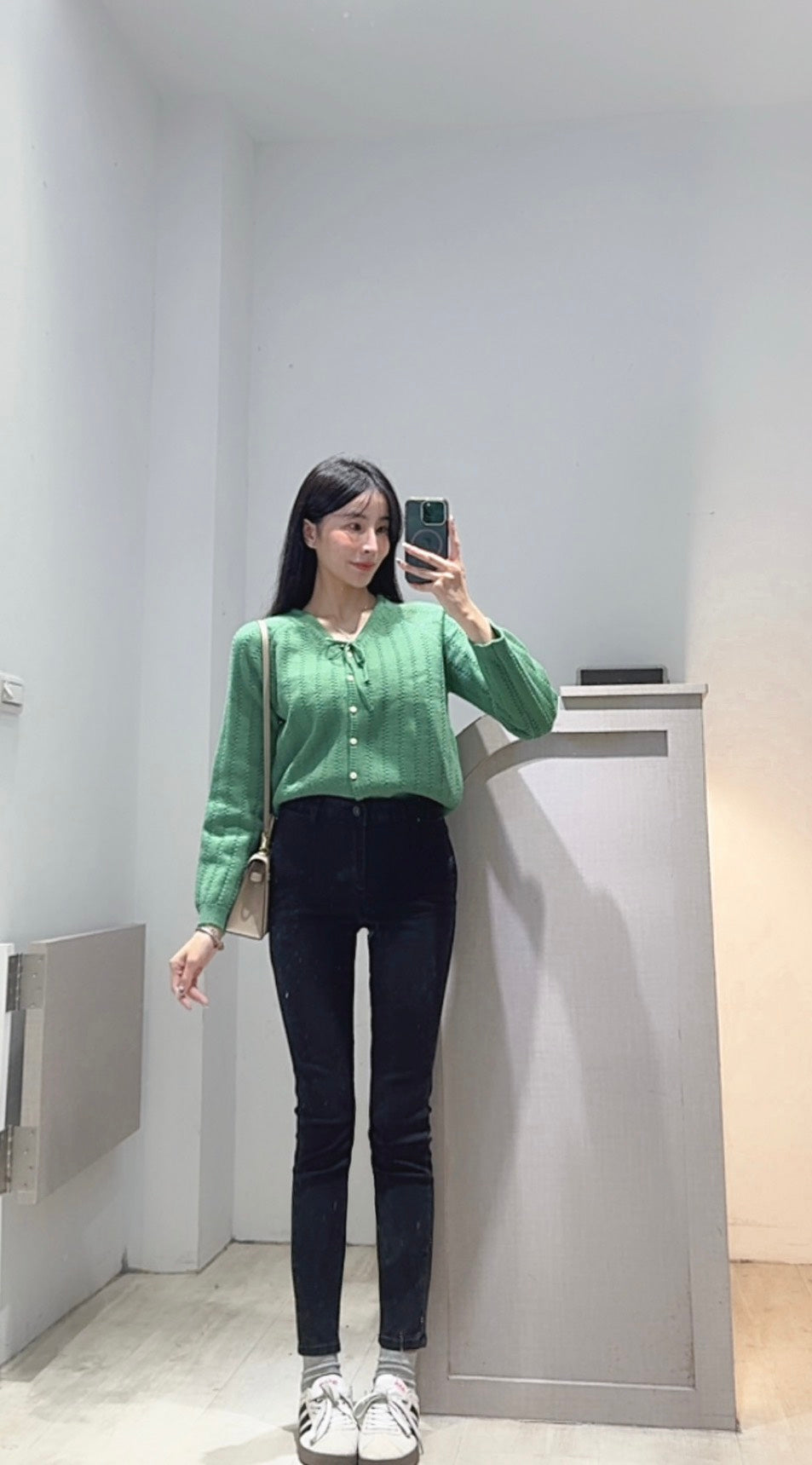 收馬鞍提臀彈力小黑褲