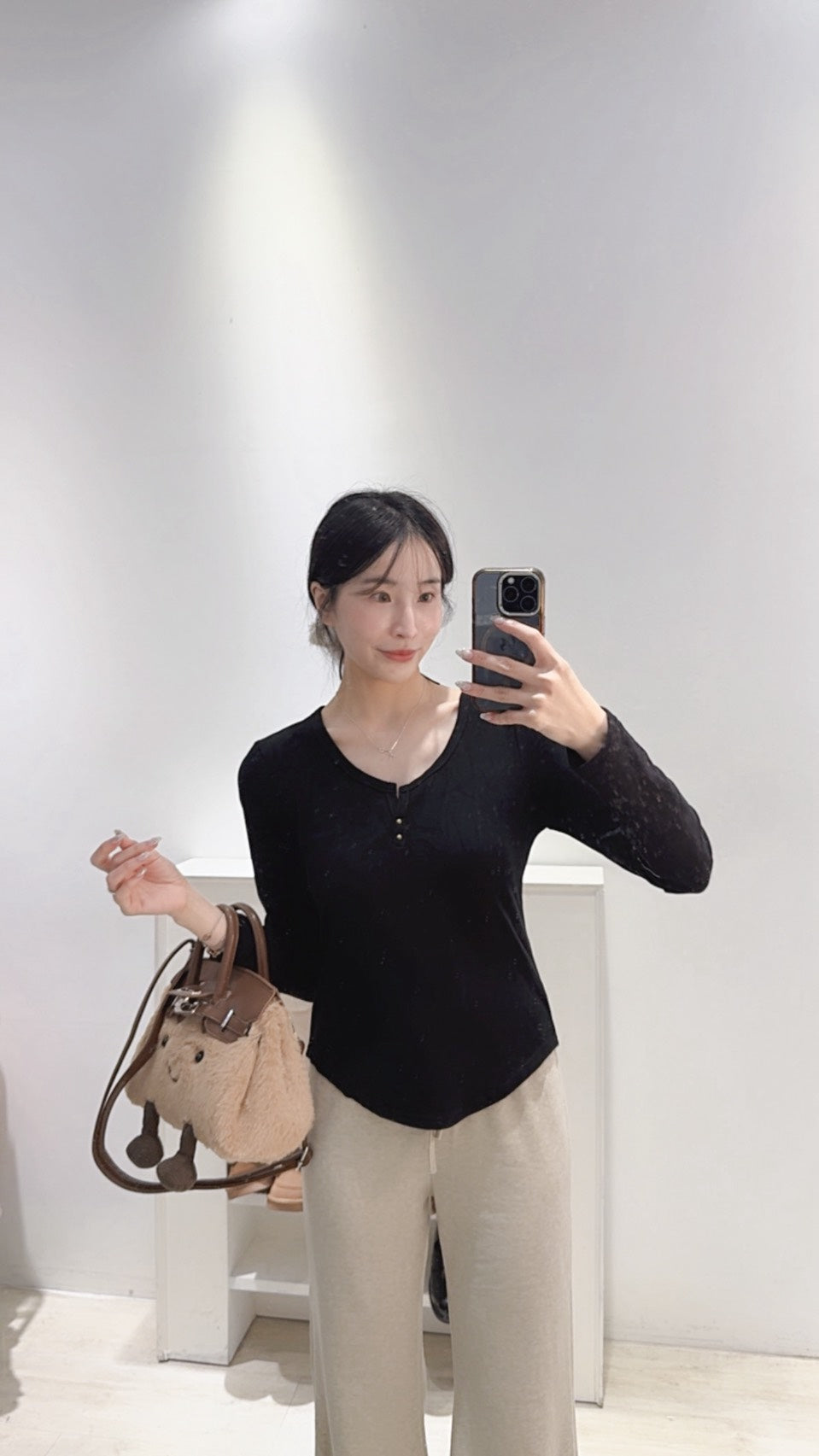 小金扣寬圓領磨毛上衣