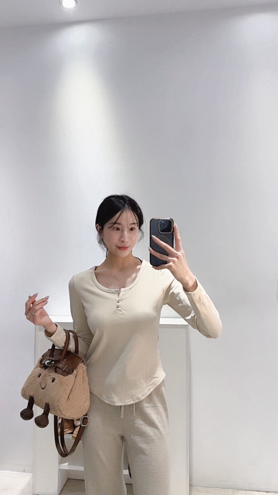 小金扣寬圓領磨毛上衣