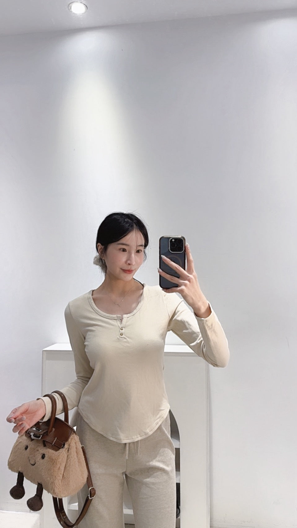 小金扣寬圓領磨毛上衣