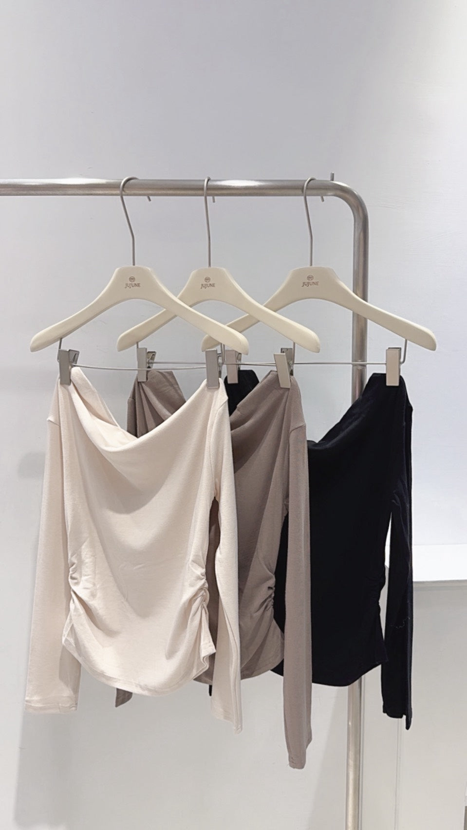 設計款垂領彈力上衣