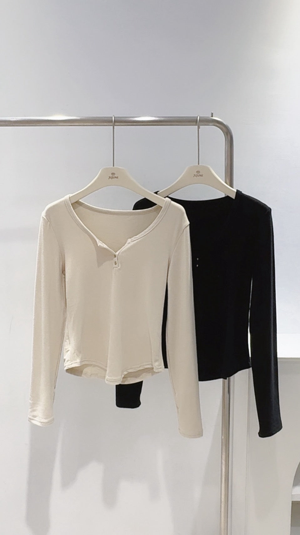 小金扣寬圓領磨毛上衣