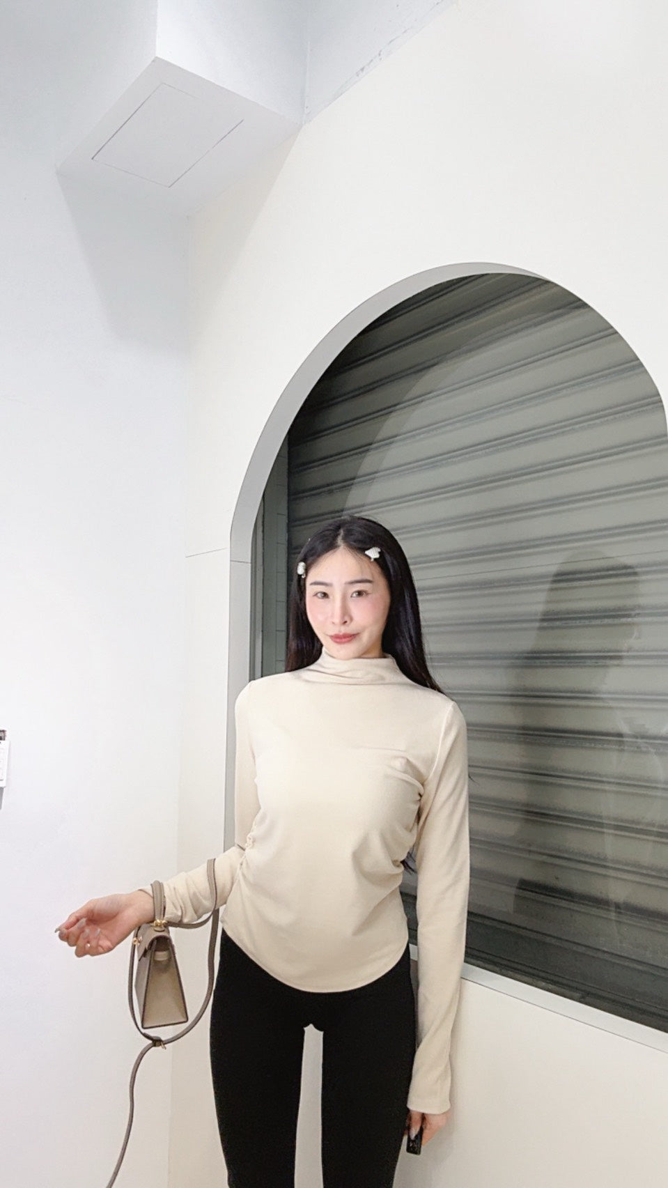 項鍊立領抓皺磨毛上衣