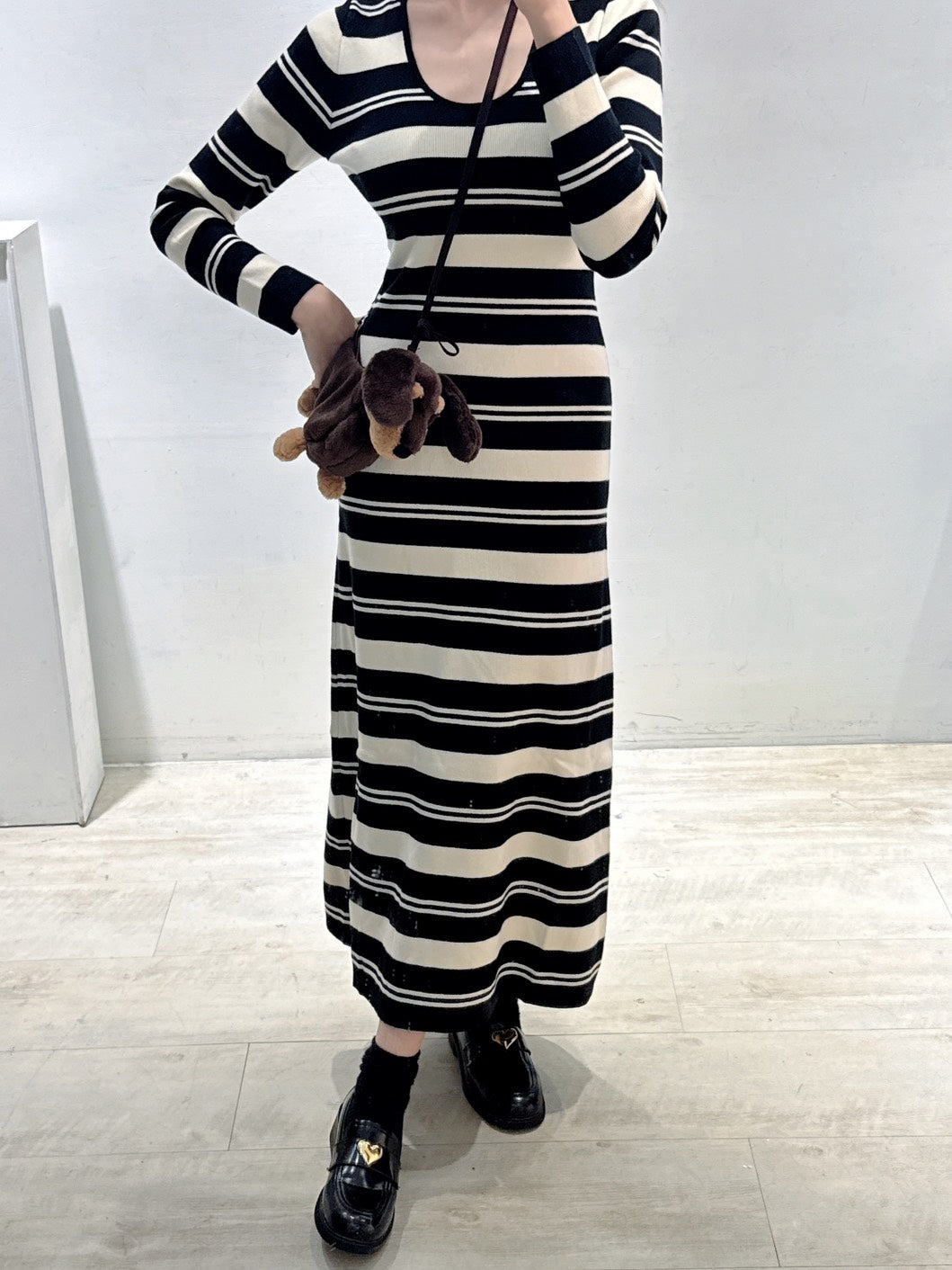 顯瘦大U領厚磅針織洋裝