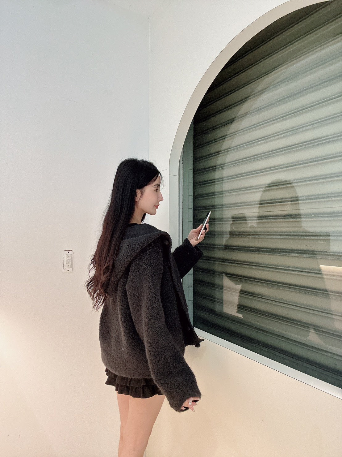 波浪滾邊羊羔毛針織外套