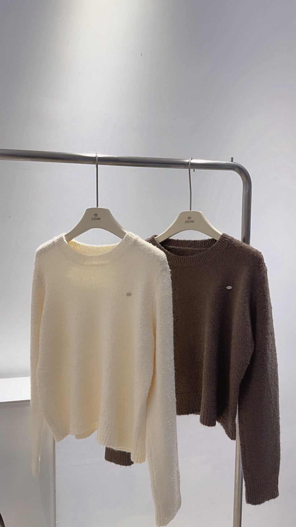 小圓標點點柔軟針織衫