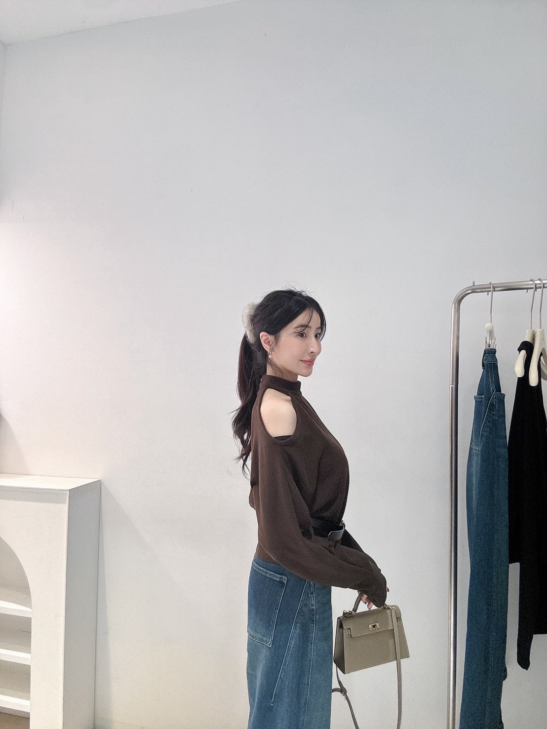 設計感露肩磨毛上衣