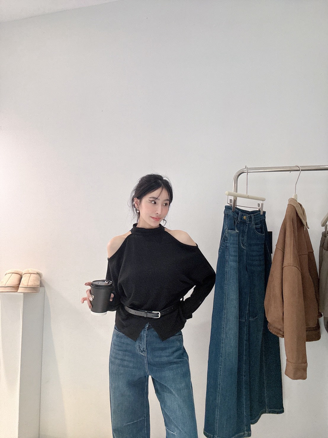 設計感露肩磨毛上衣