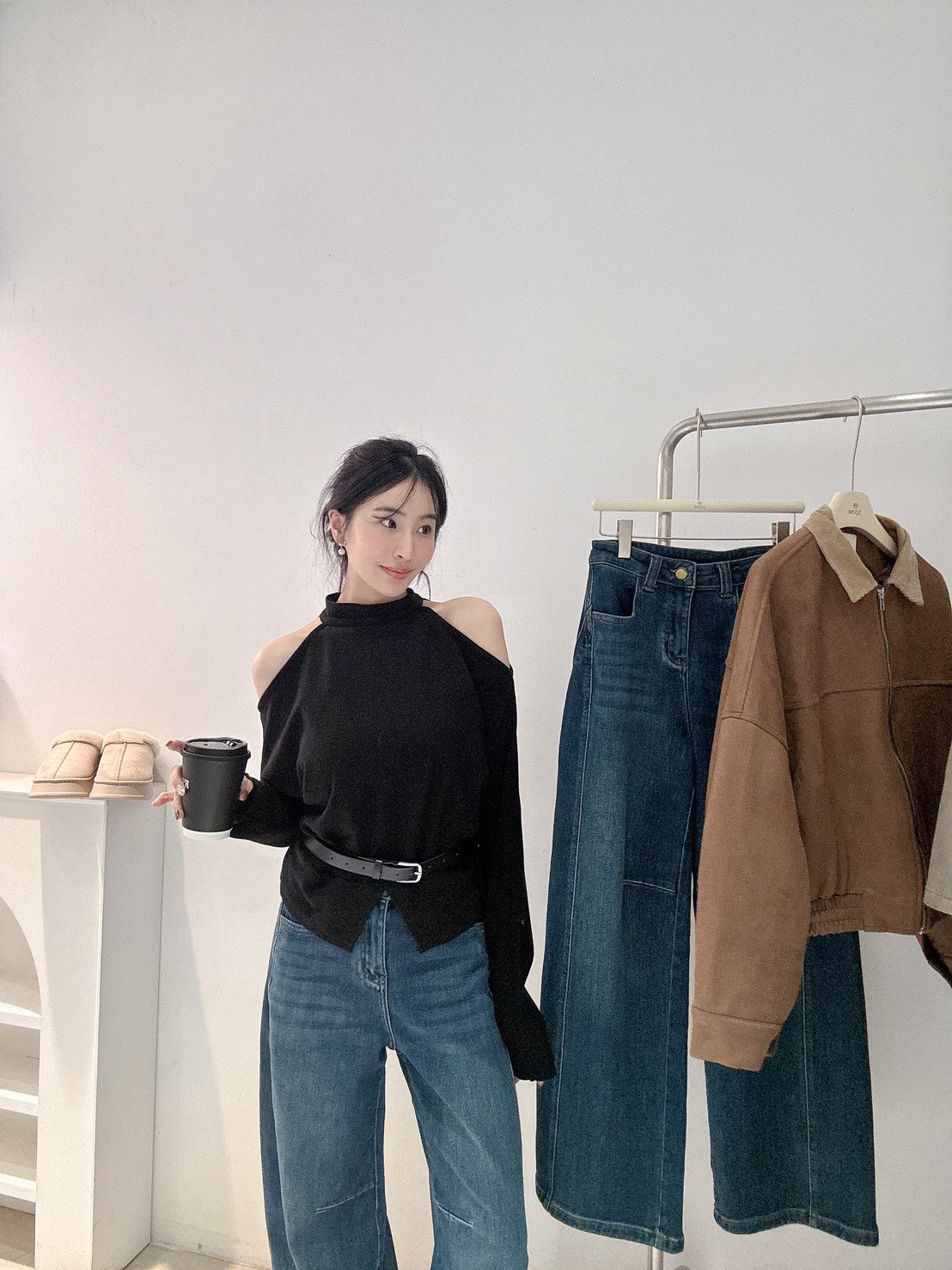 設計感露肩磨毛上衣