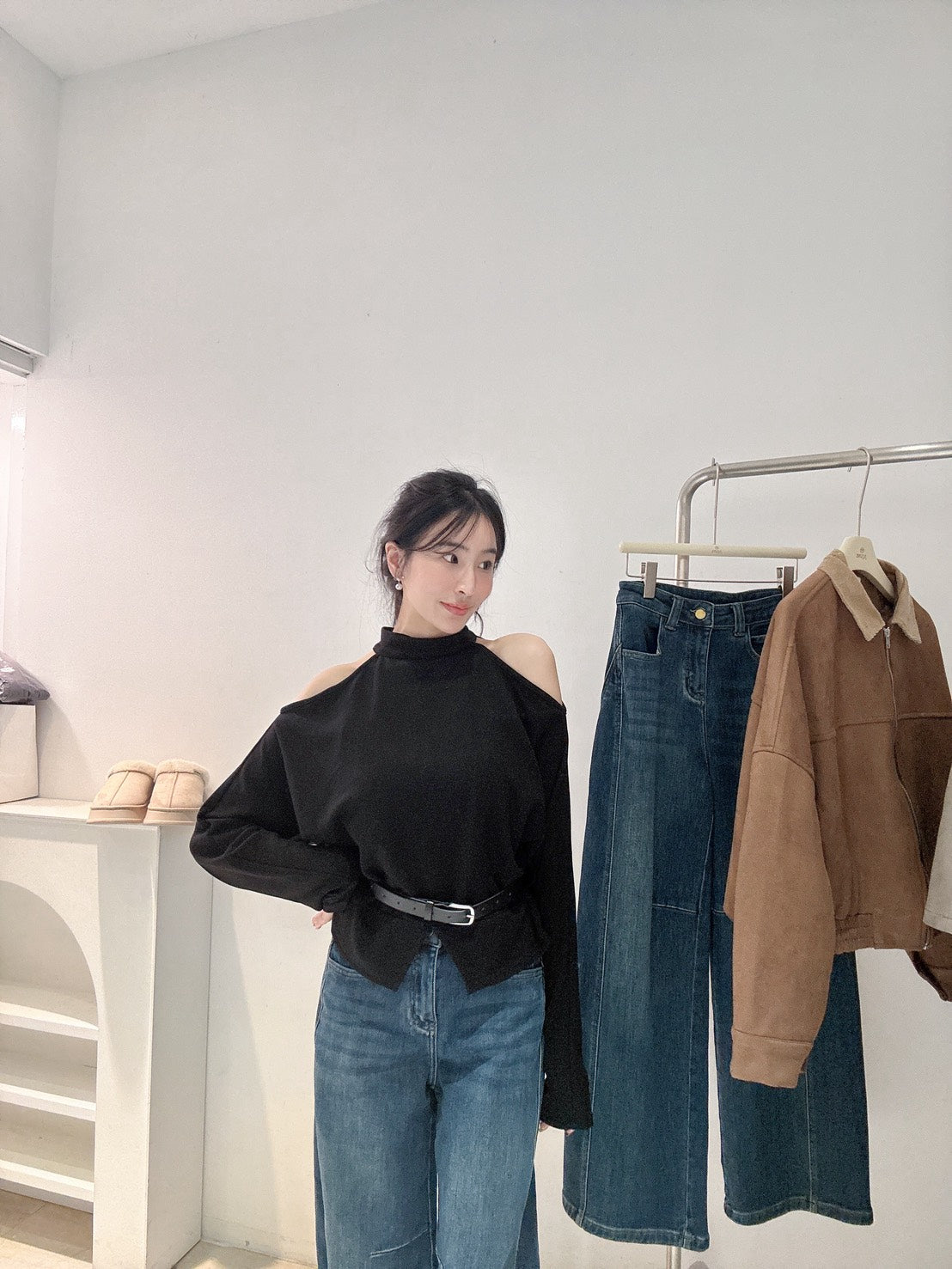 設計感露肩磨毛上衣