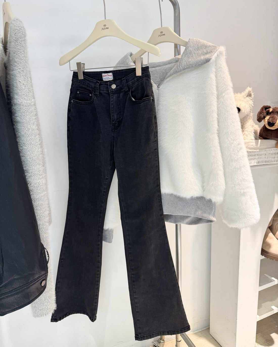 後口袋提臀喇叭褲