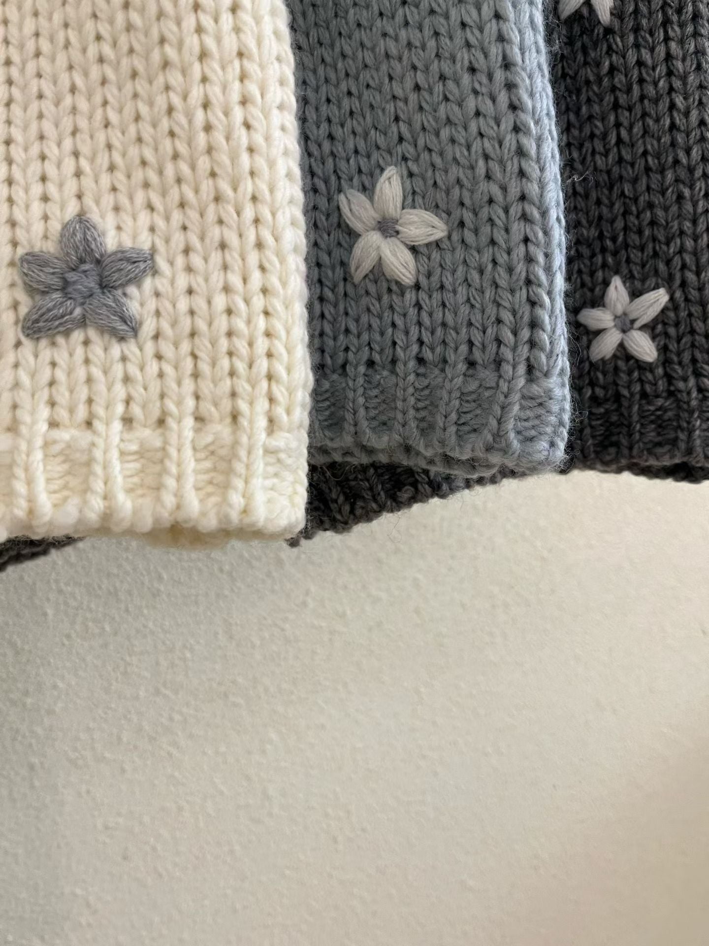 小花刺繡羊毛背心